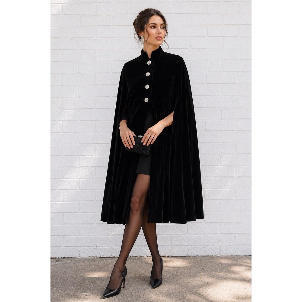 Vintage Black Velvet Cape Rhinestone Button Gothic Evening Wrap Cloak Size M